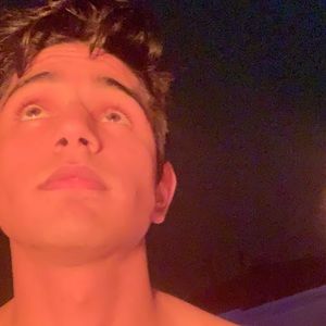 Meet your Posher, Dom